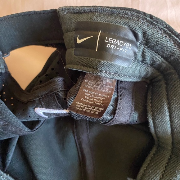 Nike Women’s athletic Hat - Picture 4 of 4